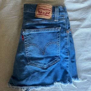 LEVIS high rise shorts